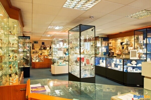 Well established Jewellers located on the Fylde coast Photo 10