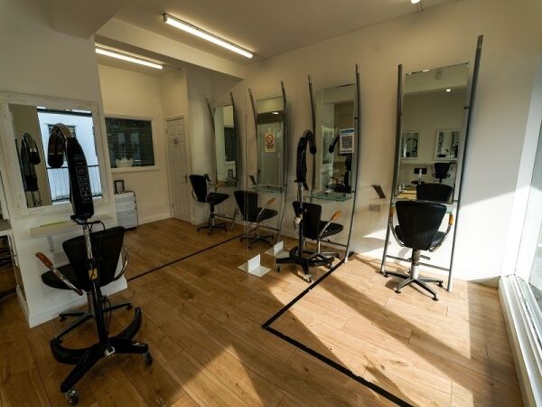Extremely well established Hair & Beauty Salon for sale Photo 10