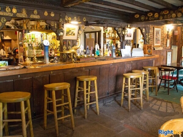 HAMPSHIRE - QUINTESSENTIAL PUB Photo 10