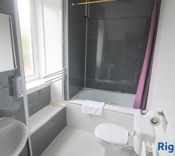 Charming Hotel and Bunkhouse set in the Popular Village of Kinlochewe Photo 10