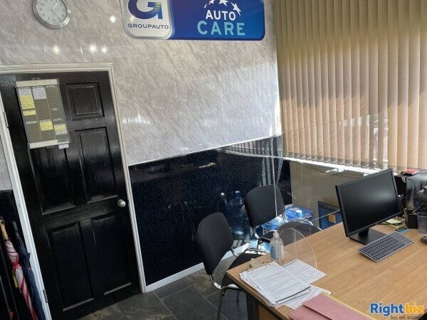 AN ACCREDITED, LONG-STANDING AND POPULAR GARAGE AND USED CAR RETAILER Photo 10