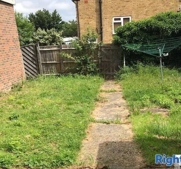 Well Established  Hair & Beauty Salon with 2 Bed Flat For Sale Photo 10