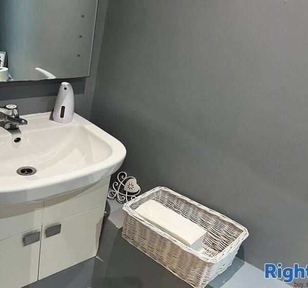 Well Established Beauty Clinic Salon For Sale Photo 10