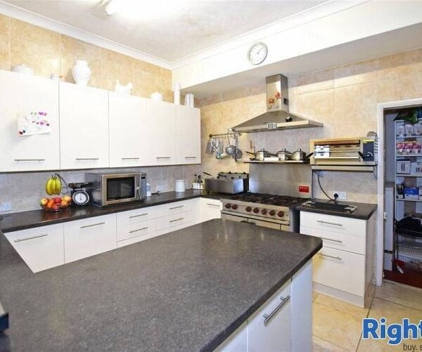 Outstanding East Devon Guest House For Sale in Sidmouth Photo 10