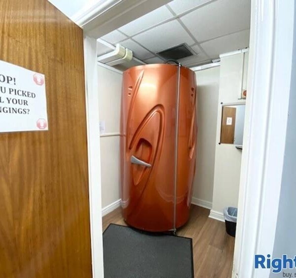 Leasehold Tanning Salon Located In Bloxwich Photo 10