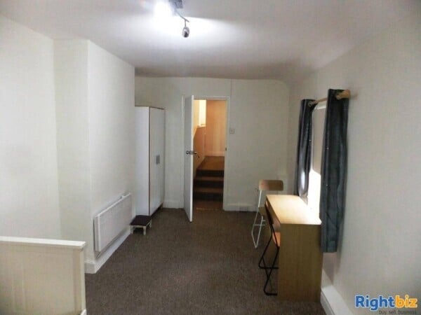 For Sale - Freehold Commercial Mixed-Use Property - Vacant Possession - Hook, Hants Photo 10