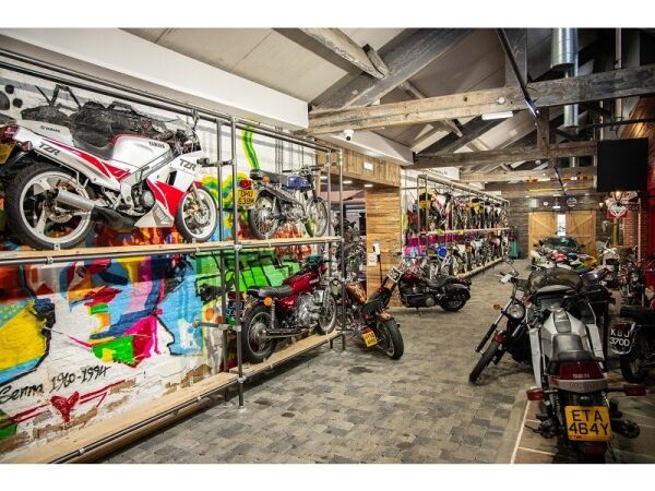 Unique second-hand motorcycle dealership Photo 10