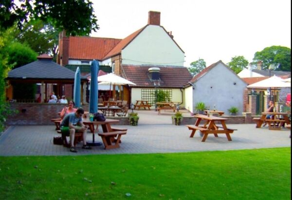 PUBLIC HOUSE & RESTAURANT in riverside village EAST YORKSHIRE Photo 10