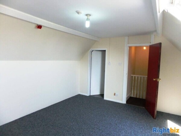 FREEHOLD SEMI-DETACHED NINE BED GUEST HOUSE (NOT CURRENTLY TRADING) - HIGHLY POPULAR AREA - SLOUGH Photo 10