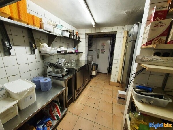 WOODFIRED PIZZA RESTAURANT & TAKEAWAY – LICENCE TILL 0100 Photo 10
