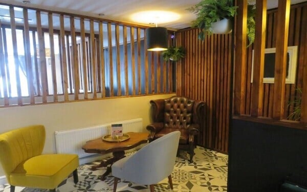 Popular, Innovative Bar and Eatery Photo 10