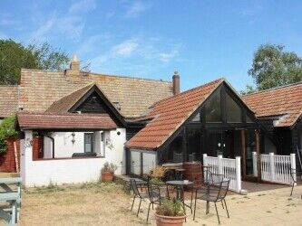 BEDFORDSHIRE - TWO BEDROOM CHARACTER PUB WITH LARGE TRADE GARDEN Photo 10