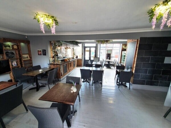 STUNNING TEA ROOMS/BISTRO/CAFÉ WITH FULL A3 & ALCOHOL LICENCE Photo 10