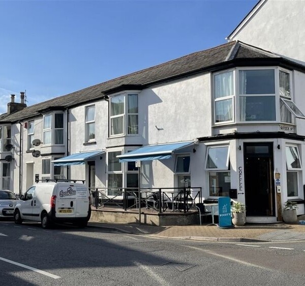 Beautiful Turnkey Cafe in Popular South Devon Seaside Town For Sale in Dawlish Photo 10