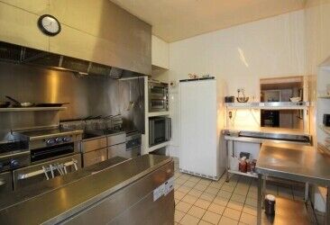 Profitable and Attractive 7-Bedroom Hotel in a Wonderful Trading Location Photo 10