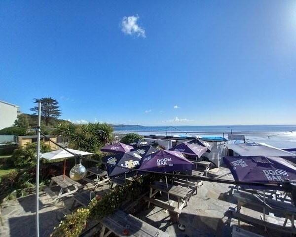 PEMBROKESHIRE (SAUNDERSFOOT) - RENOWNED BAR & RESTAURANT LEADING ON TO BEACH Photo 10