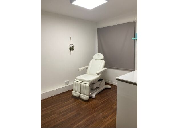 Highly Rated Beauty Salon For Sale Photo 10