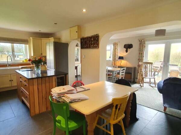 A wonderfully located kennels for sale Photo 10