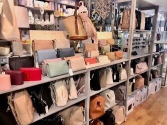 Leasehold Home Furniture & Gift Store Located In St Ives Photo 10