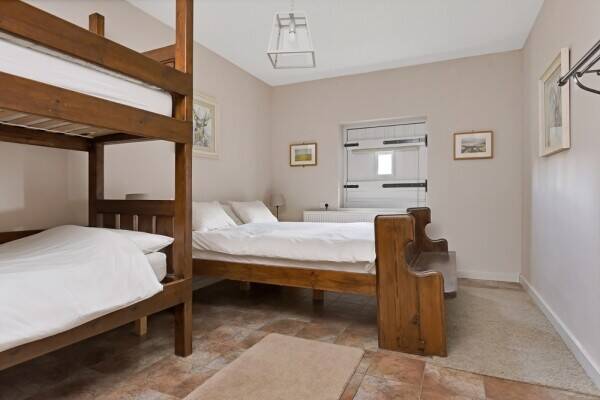 Peak District Holiday Barn with Wedding Venue Photo 10