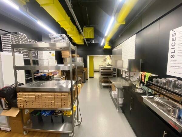 STAFF RUN PIZZA TAKEAWAY & DARK KITCHEN WITHIN SHOPPING CENTRE Photo 10