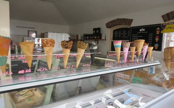 Independent Well-Known Ice Cream Parlour Business Photo 10