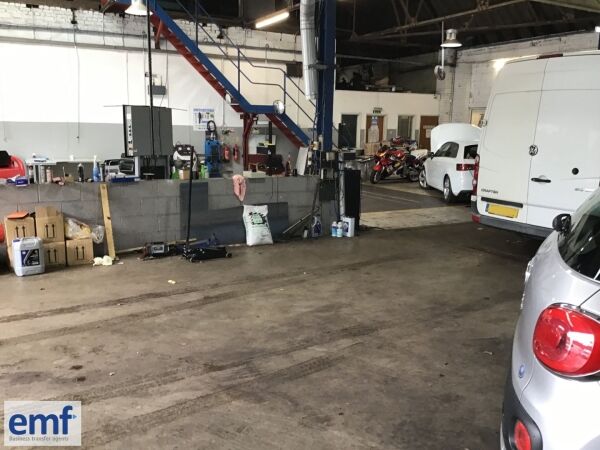 SPACIOUS GARAGE/MOT CENTRE, SWANSEA VALLEY Photo 10