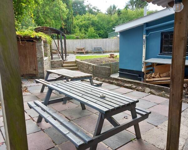 CARMARTHENSHIRE - TORBAY INN, LLANDEILO - WELL APPOINTED COTTAGE STYLE PUBLIC HOUSE Photo 10
