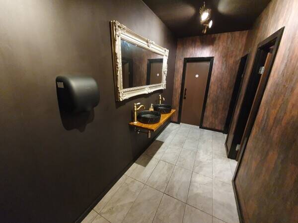 REFURBISHED RESTAURANT WITH FULL A3 & ALCOHOL LICENCE UNTIL 0400 Photo 10