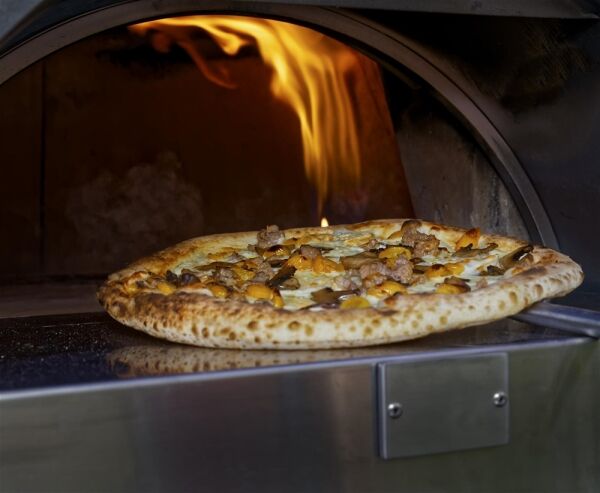 WORLDS FIRST PIZZA TAKEAWAY THAT COOKS PIZZA AT THE DOOR Photo 10