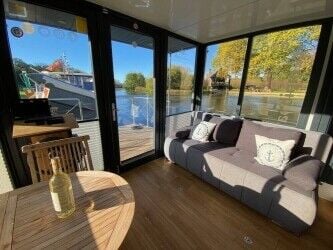 Unique Houseboat Airbnb Rental Business for Sale on the River Thames near Oxford. Photo 10