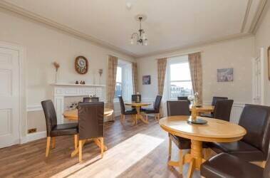 Well presented B&B/family home located within affluent seaside town close to all amenities. Photo 10