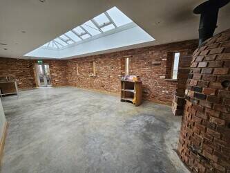 Exceptionally Well Equipped & Presented 100 Cover Town Centre Restaurant & Bar Premises Photo 10