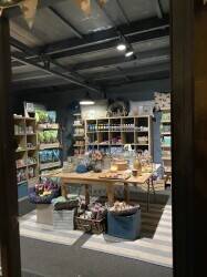 Beautiful pet store for sale Photo 6