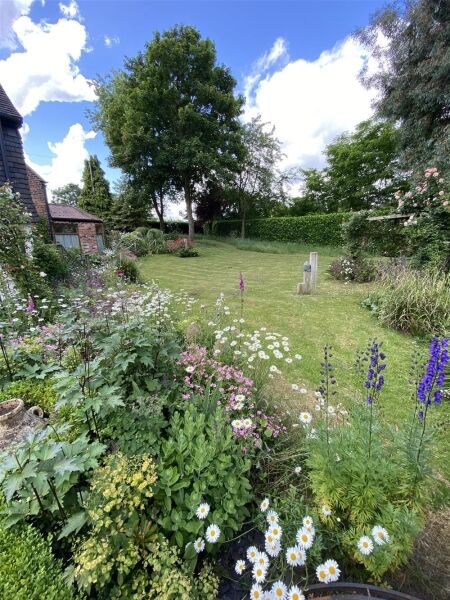 Luxury Cattery  with an impressive detached house plus 2 bed letting cottage (licensed for 44 cats) Photo 10