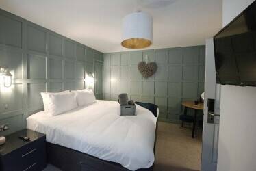 MERSEYSIDE – 10 BEDROOM GUEST HOUSE IN POPULAR SEASIDE TOWN Photo 10