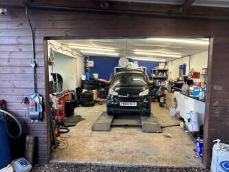 Car Dealer for Sale With Workshop Showroom and Kitchen Photo 10