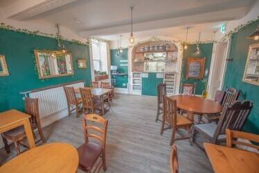 Popular and Established Bar & Restaurant Business Photo 10