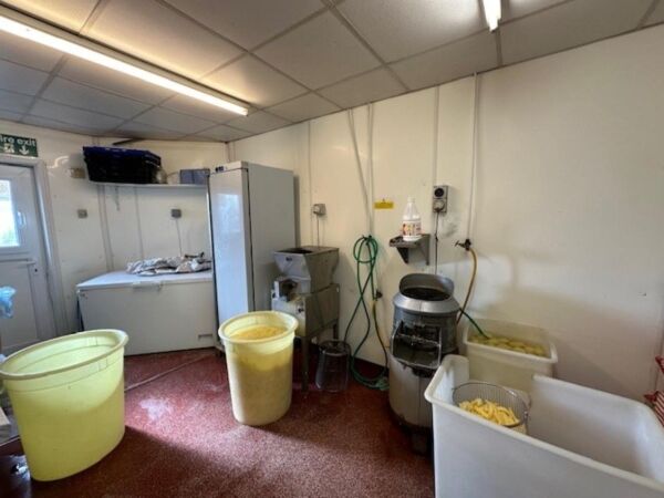 Leasehold Fish & Chip Takeaway Located In Gnosall Photo 10