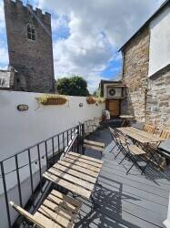 Immaculate & Extremely Profitable Devon Country Inn With 3/4 Letting Bedrooms & Owners Apartment