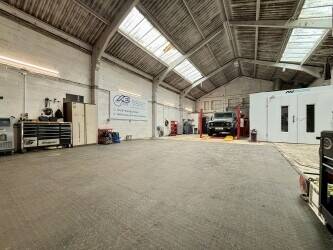 Independent Car Body Repair Centre Photo 10