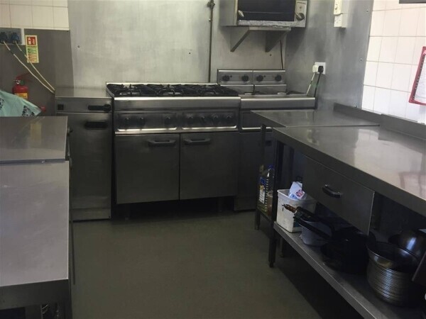 FULLY LICENSED FINE DINING RESTAURANT & WEDDING VENUE FOR SALE IN DELIGHTFUL HERTFORDSHIRE VILLAGE Photo 11