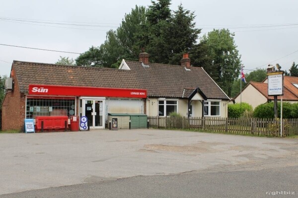 FREEHOLD VILLAGE STORE / NEWSAGENT WITH ADJOINING 3 BEDROOM BUNGALOW LARGE GARDEN WITH FISHING LAKE Photo 10