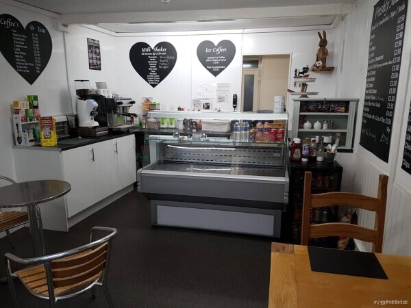 Cafe / Sandwich shop and breakfast shop in a busy area Photo 11