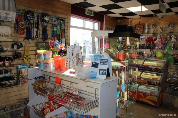 3 BUSINESSES IN 1 / AMUSEMENT ARCADE / CAFE and ICE CREAM PARLOUR / GIFT AREA ONLY 1 IN RESORT Photo 11