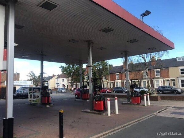 *TEXACO PETROL STATION FOR RENT* With 4 x Filling Pumps - Double Sided *With Convince Store* Photo 11