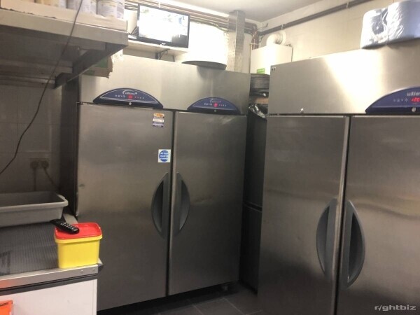 Takeaway and fish and chips shop fully equipped Photo 11