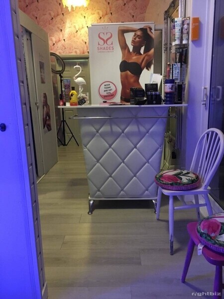 Tanning & Beauty Salon potential to expanded, Great location with free parking Photo 11