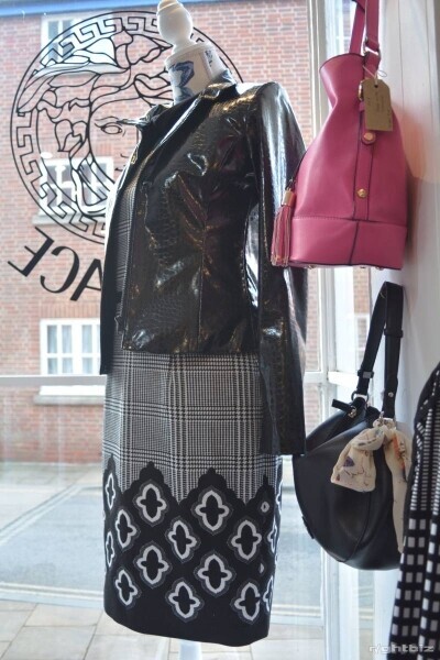 Established Quality Ladies Dress Agency Business for sale with 2 bedroom living accommodation Photo 11