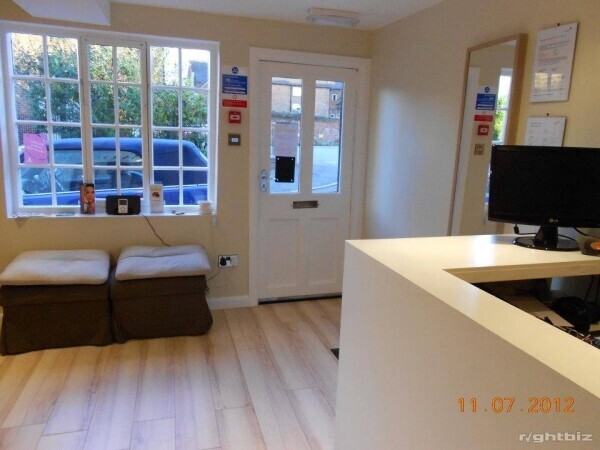 Tanning salon with expansion for barbers / Hair dressers or other, prime location Photo 10